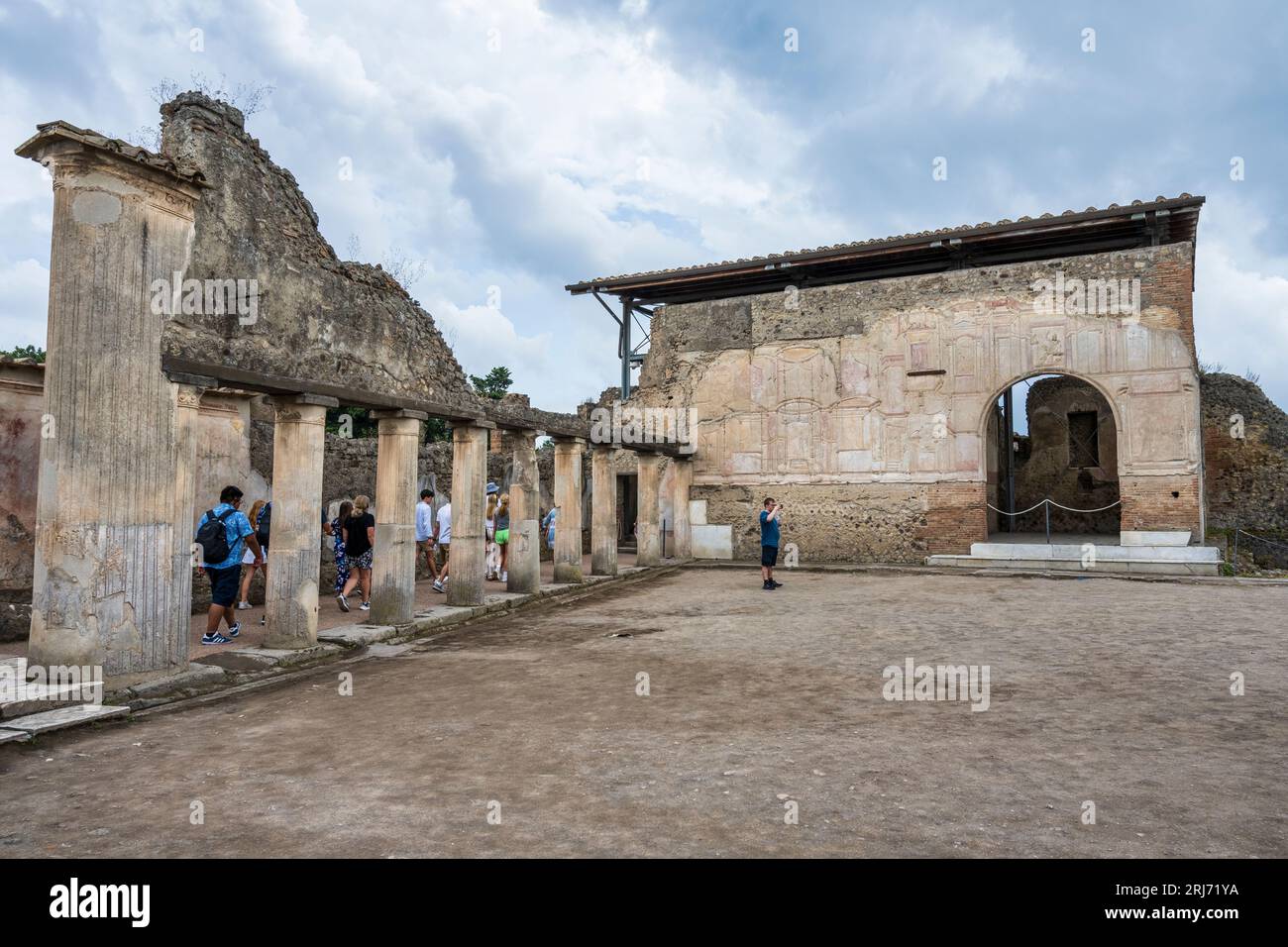 Bassorilievo delle Terme Stabiane nelle rovine dell'antica città di Pompei nella regione Campania Foto Stock