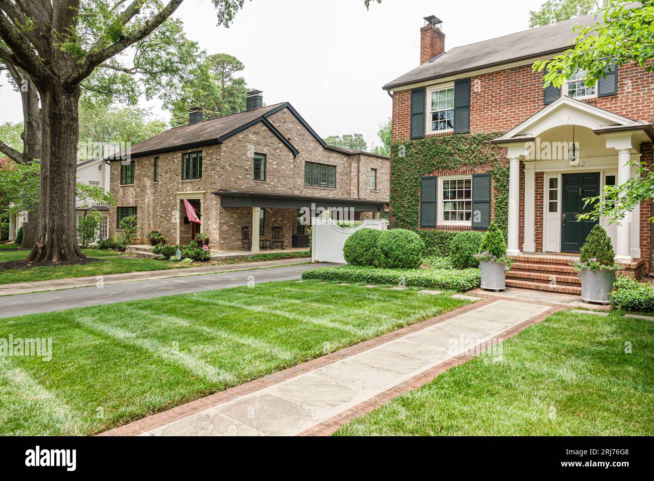 Charlotte North Carolina, Myers Park, Ridgewood Avenue, grande residenza in mattoni, esterno, ingresso frontale dell'edificio Foto Stock