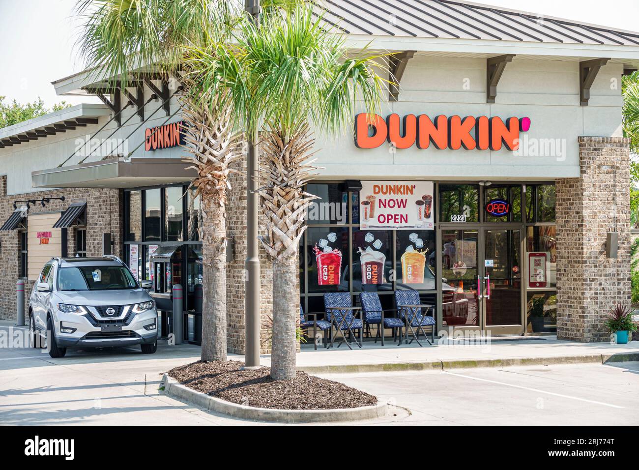 Columbia, South Carolina, Dunkin' Donuts, drive-up dal finestrino, esterno, ingresso anteriore dell'edificio, cartello informativo, promozione promozione promozione, pubblicità Foto Stock
