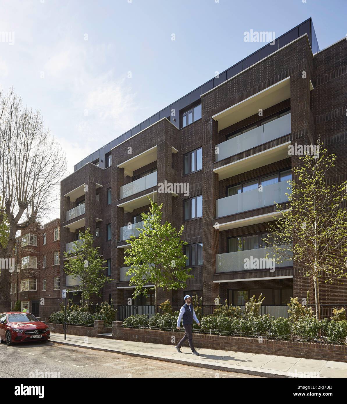 Vista obliqua dell'edificio in mattoni. Wellington Road, Londra, Regno Unito. Architetto: Alan Power Architects Ltd, 2022. Foto Stock