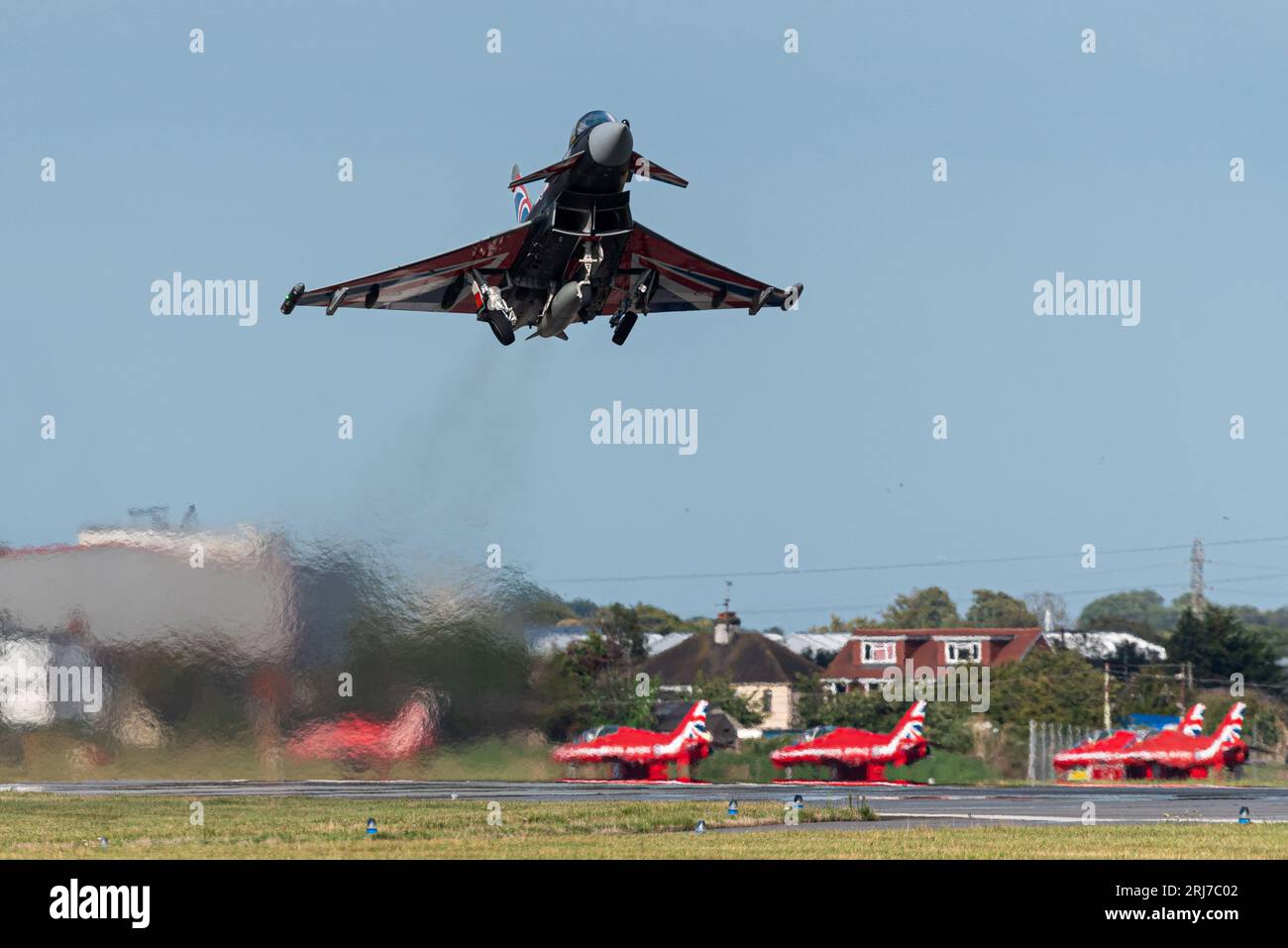 RAF Eurofighter Typhoon decolla dall'aeroporto Southend di Londra, Essex, Regno Unito. Usare l'aeroporto per mostrare gli spettacoli aerei del sud-est dell'Inghilterra Foto Stock