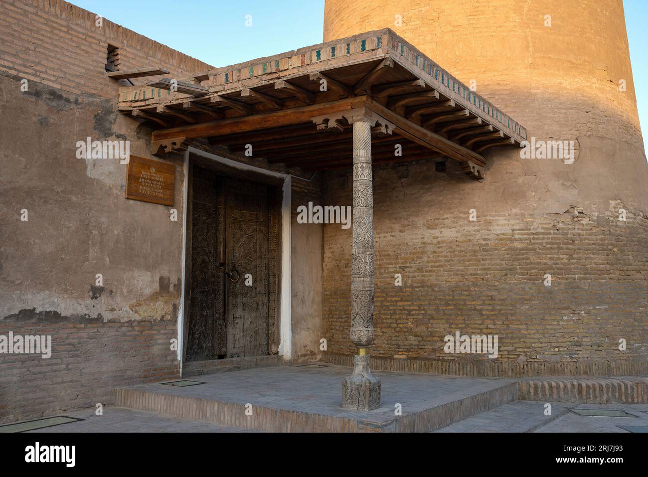 Ingresso alla moschea medievale di Juma. Ichan-Kala, Khiva. Uzbekistan Foto Stock