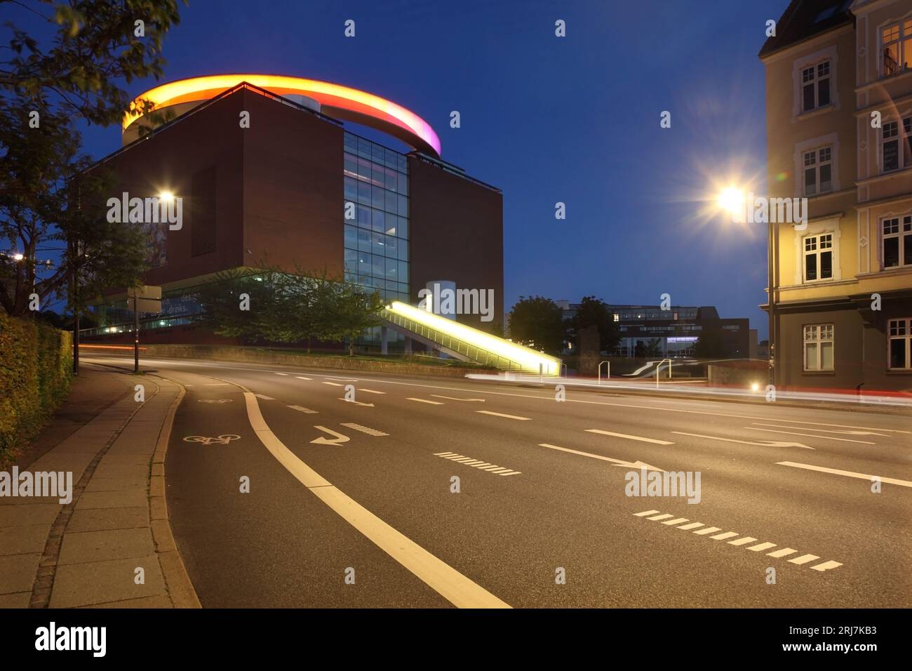 L'AROs Art Museum / Kunstmuseum, Aarhus, Danimarca, con l'installazione "Rainbow Panorama" sul tetto. Foto Stock