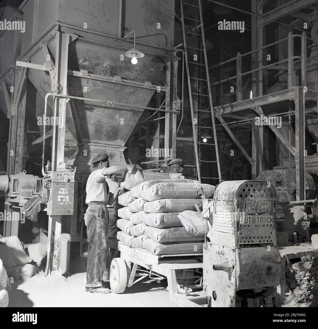 Trattori Monoruota Immagini E Fotografie Stock Ad Alta Risoluzione Alamy trattori-monoruota-immagini-e-fotografie-stock-ad-alta-risoluzione-alamy