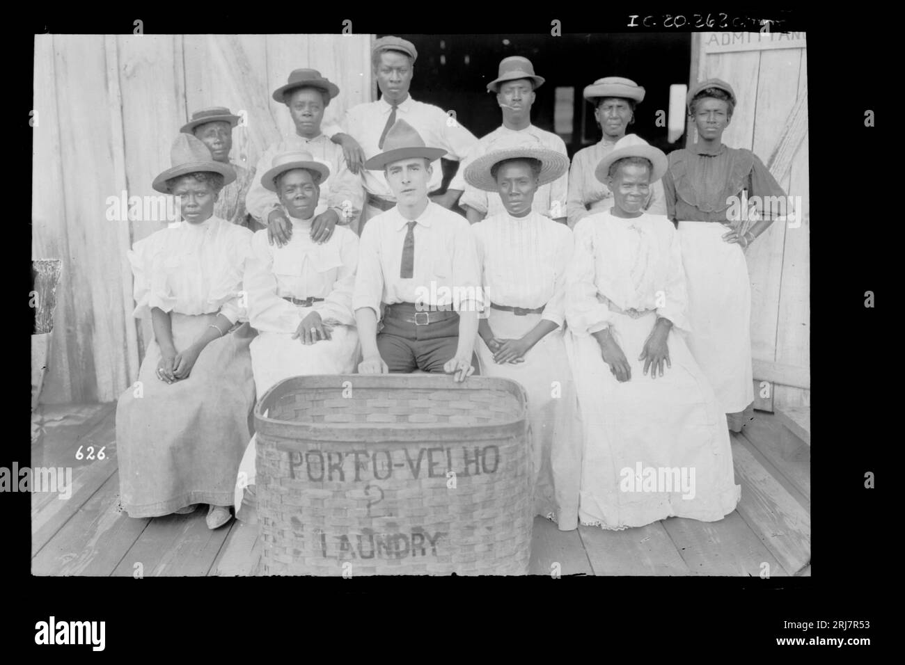 Negras Barbadianas e Norte-americano da Lavanderia a Vapor, em Porto Velho - 626 1910 di Dana B. Merrill Foto Stock