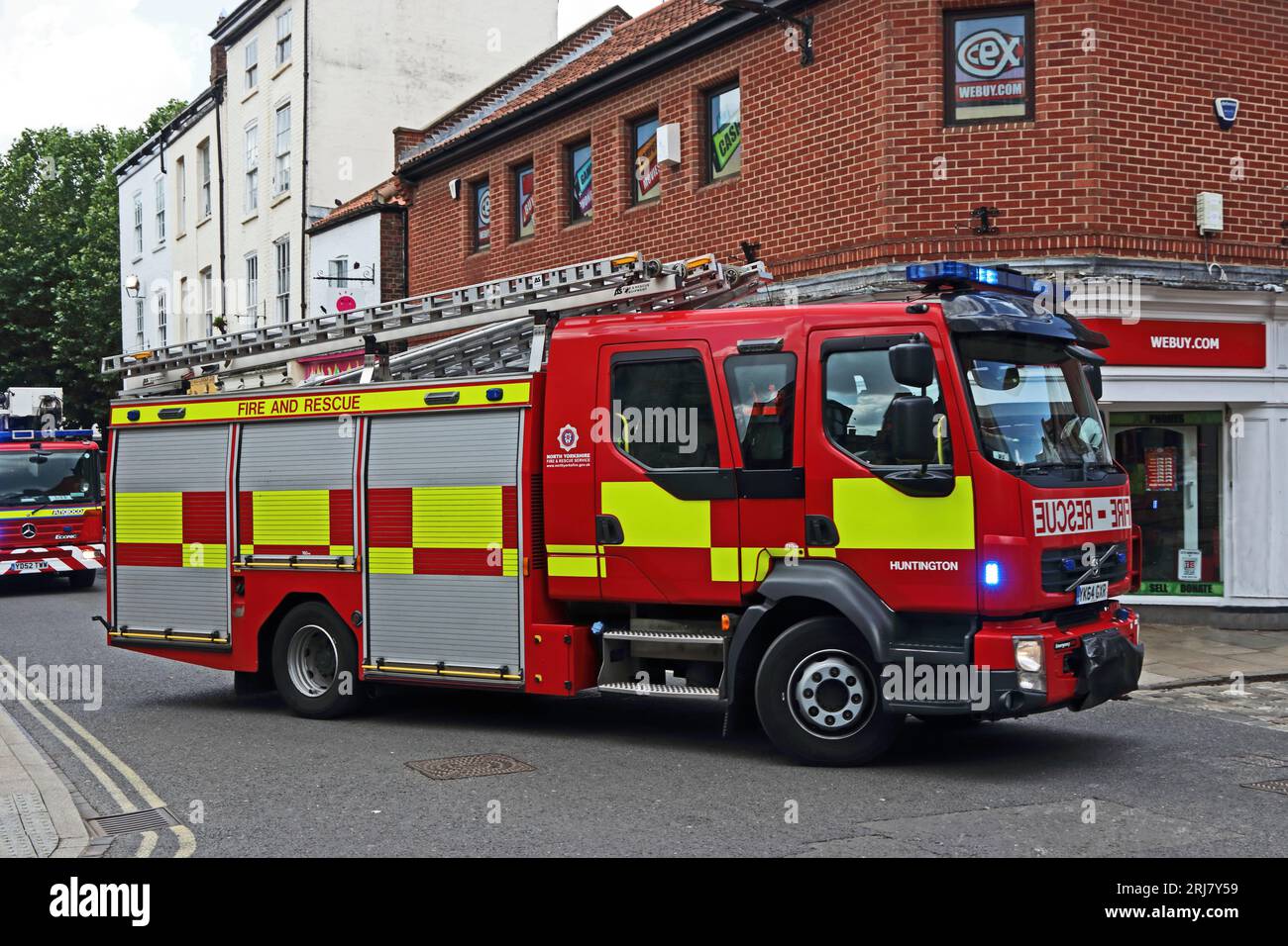 Stazione di Huntington, vigili del fuoco, che partecipa a una chiamata d'emergenza a York Foto Stock