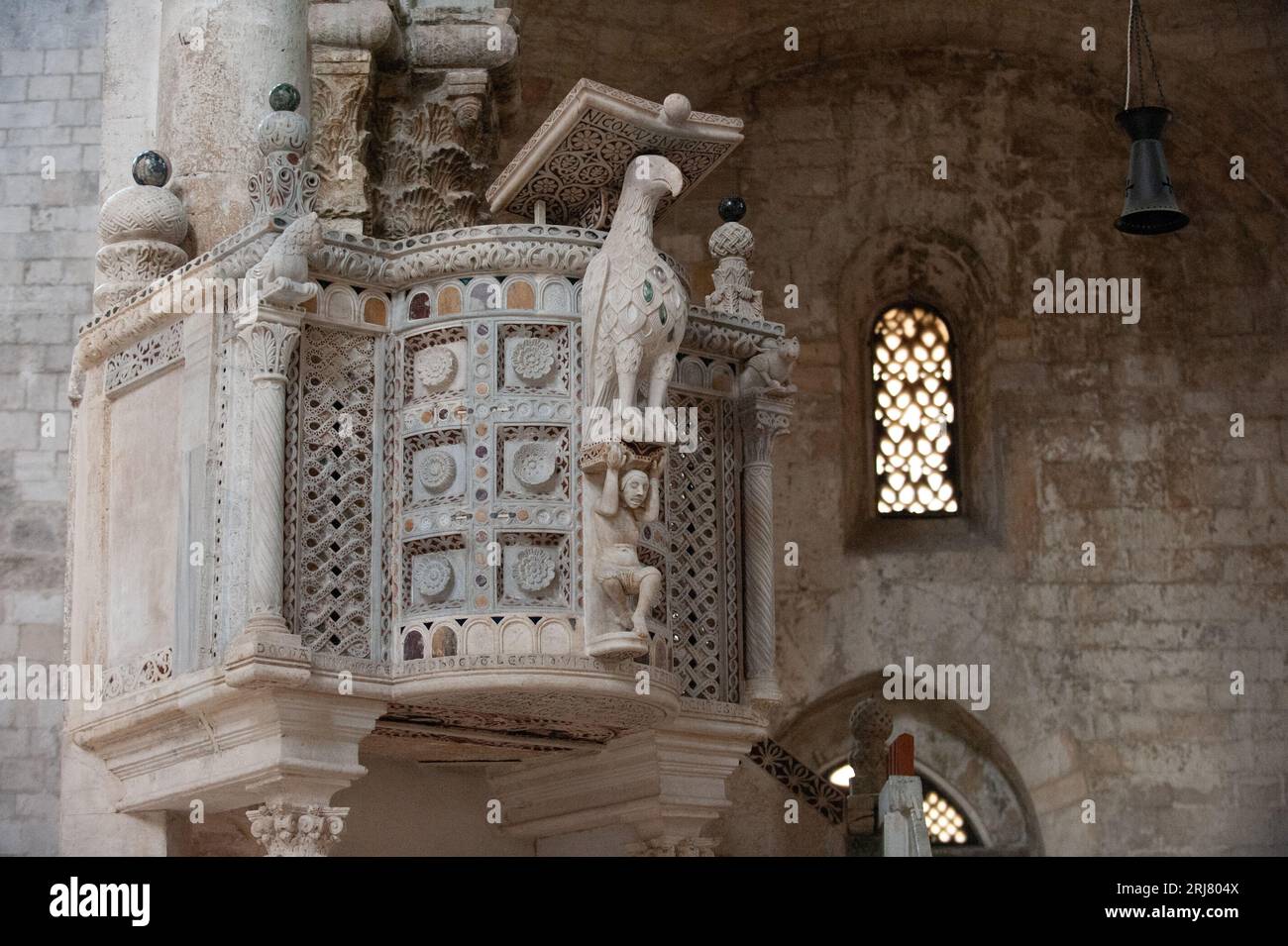 L'ambo di marmo riccamente intagliato con preziose incisioni e fretwork, Foto Stock