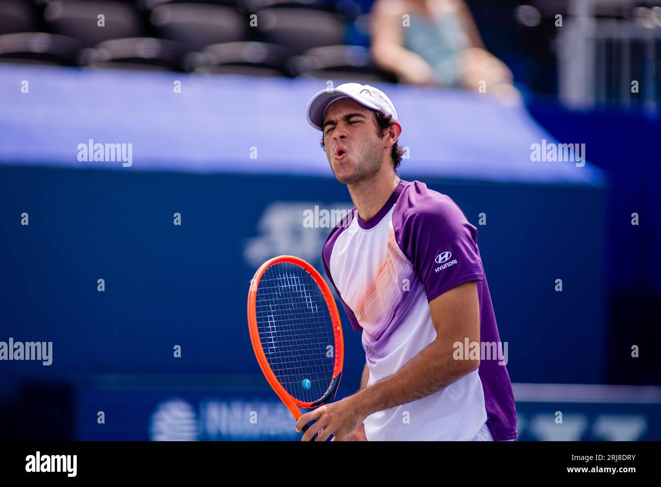 Wnston-Salem, North Carolina, USA. 21 agosto 2023: Nuno Borges reagisce dopo una doppia faglia durante il primo round del Winston-Salem Open 2023 al Wake Forest Tennis Complex di Wnston-Salem, NC. (Scott Kinser) (immagine di credito: © Scott Kinser/Cal Sport Media) credito: Cal Sport Media/Alamy Live News Foto Stock