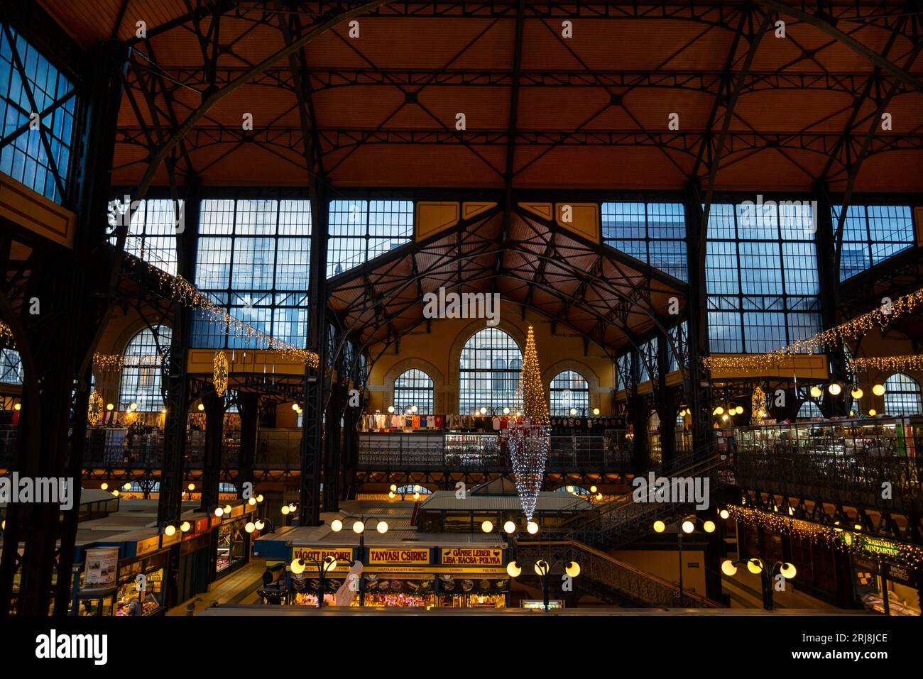 Grande mercato coperto a Budapest, Ungheria. Foto Stock