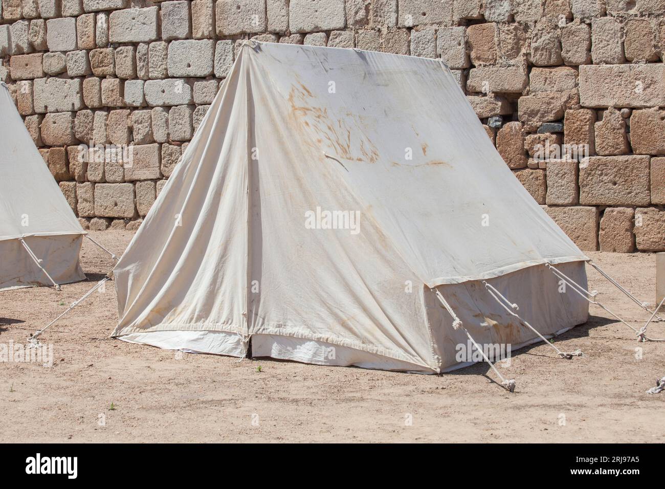 Tenda legionaria romana o contubernium. Replica delle tende utilizzate nelle campagne dell'esercito romano Foto Stock