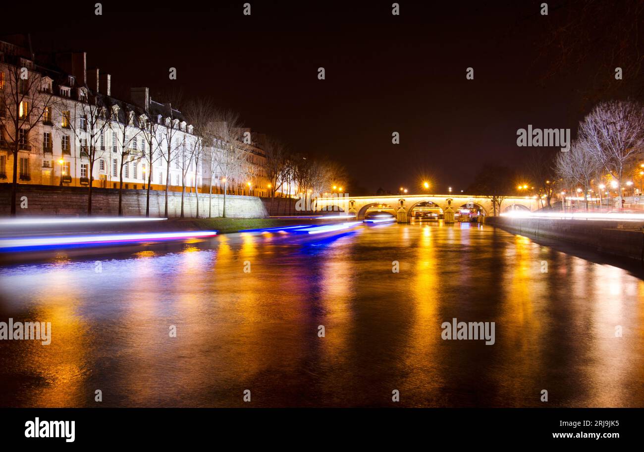 Fiume Senna e ponte Pont Marie di notte, Parigi Francia Foto Stock
