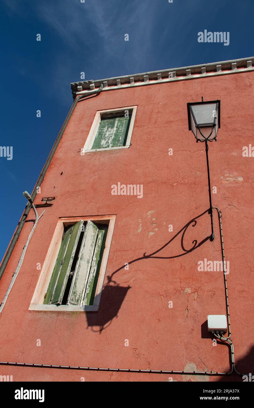 Dettagli della città di Murano, Venezia, Italia. Murano, famosa in tutto il mondo per la produzione del vetro di Murano, si sviluppò un'arte molto caratteristica Foto Stock