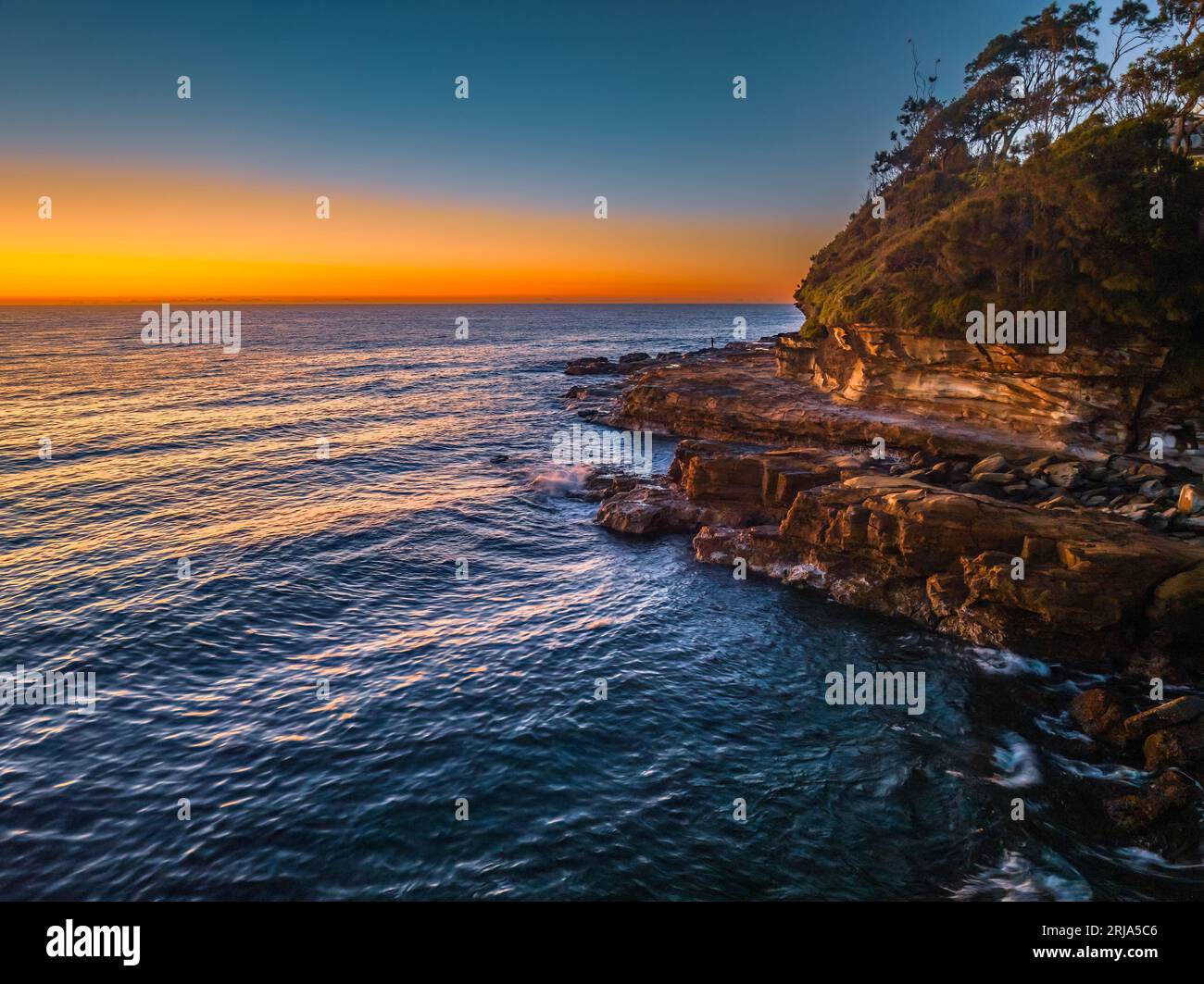 Alba con cielo limpido ad Avoca Beach sulla Central Coast, New South Wales, Australia. Foto Stock
