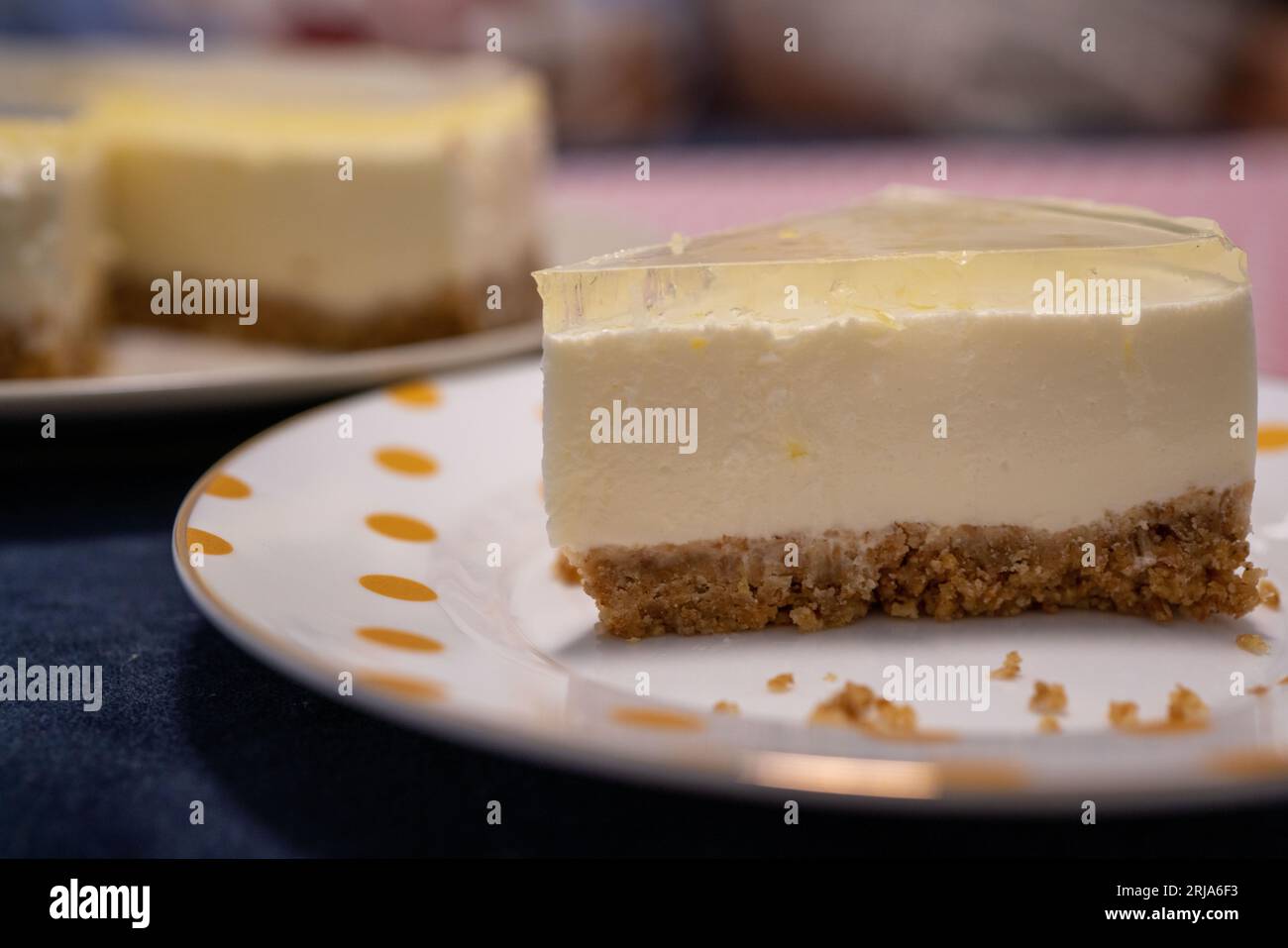 Mousse cake a fette, sapore di limone. Foto Stock