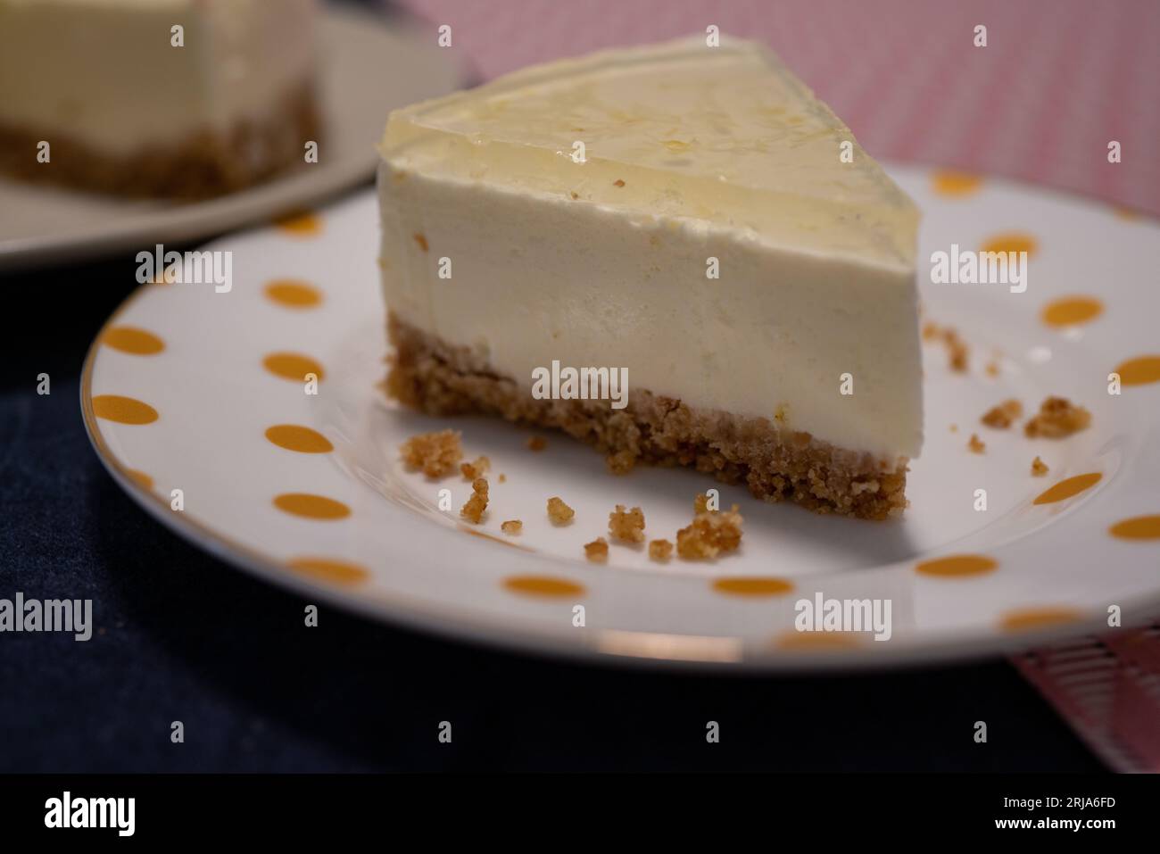 Mousse cake a fette, sapore di limone. Foto Stock