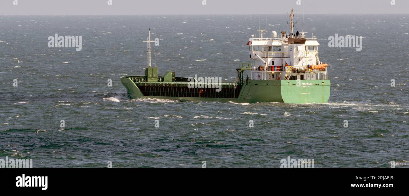 Natalie IMO 9361720 una nave da carico generale in mare nella Manica - ex Arklow Flame Foto Stock