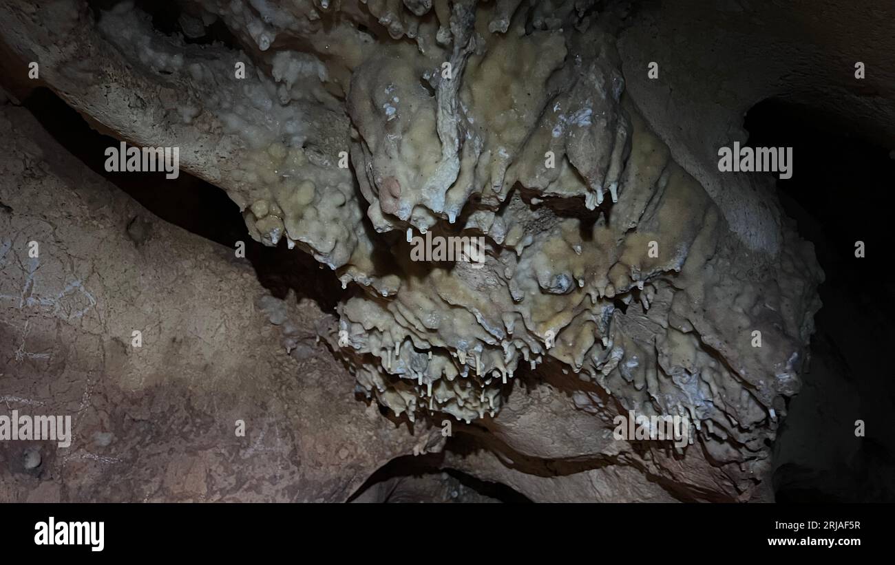 Formazioni geologiche nella grotta Rincon de la Victoria Foto Stock