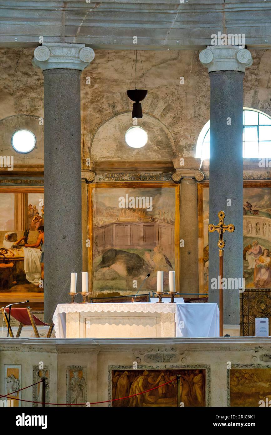 Interno della chiesa di Santo Stefano al Monte Celio, Roma, Italia Foto Stock