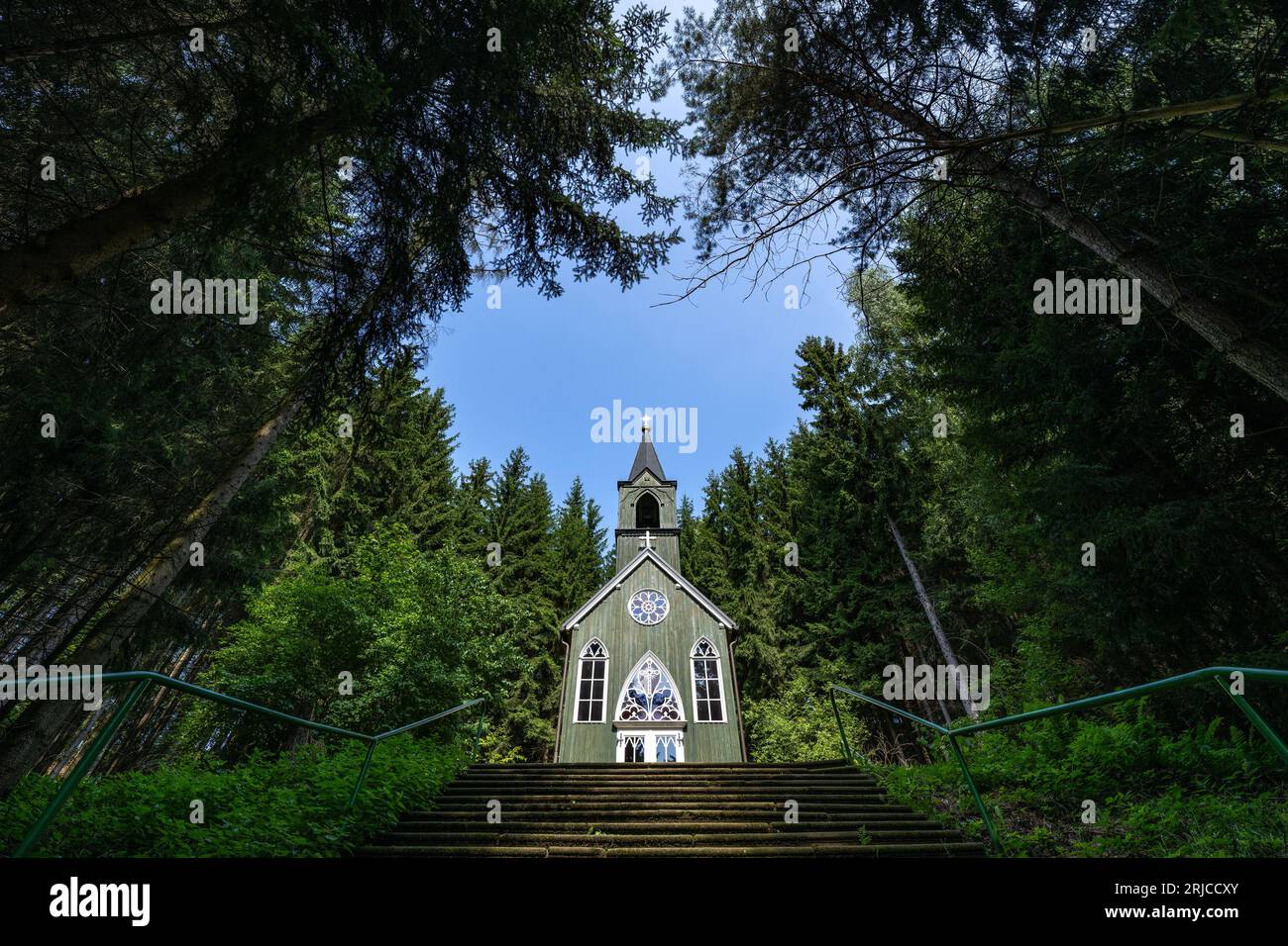 Suchy Dul, Repubblica Ceca. 22 agosto 2023. Tichacek Chapel in Suchy Dul vicino Nachod, Repubblica Ceca, 22 agosto 2023. Cappella risalente al 1897 costruita utilizzando i doni dei pellegrini come promemoria delle 23 apparizioni mariane che si sono verificate nel periodo tra il 1892 e il 1895. Crediti: David Tanecek/CTK Photo/Alamy Live News Foto Stock