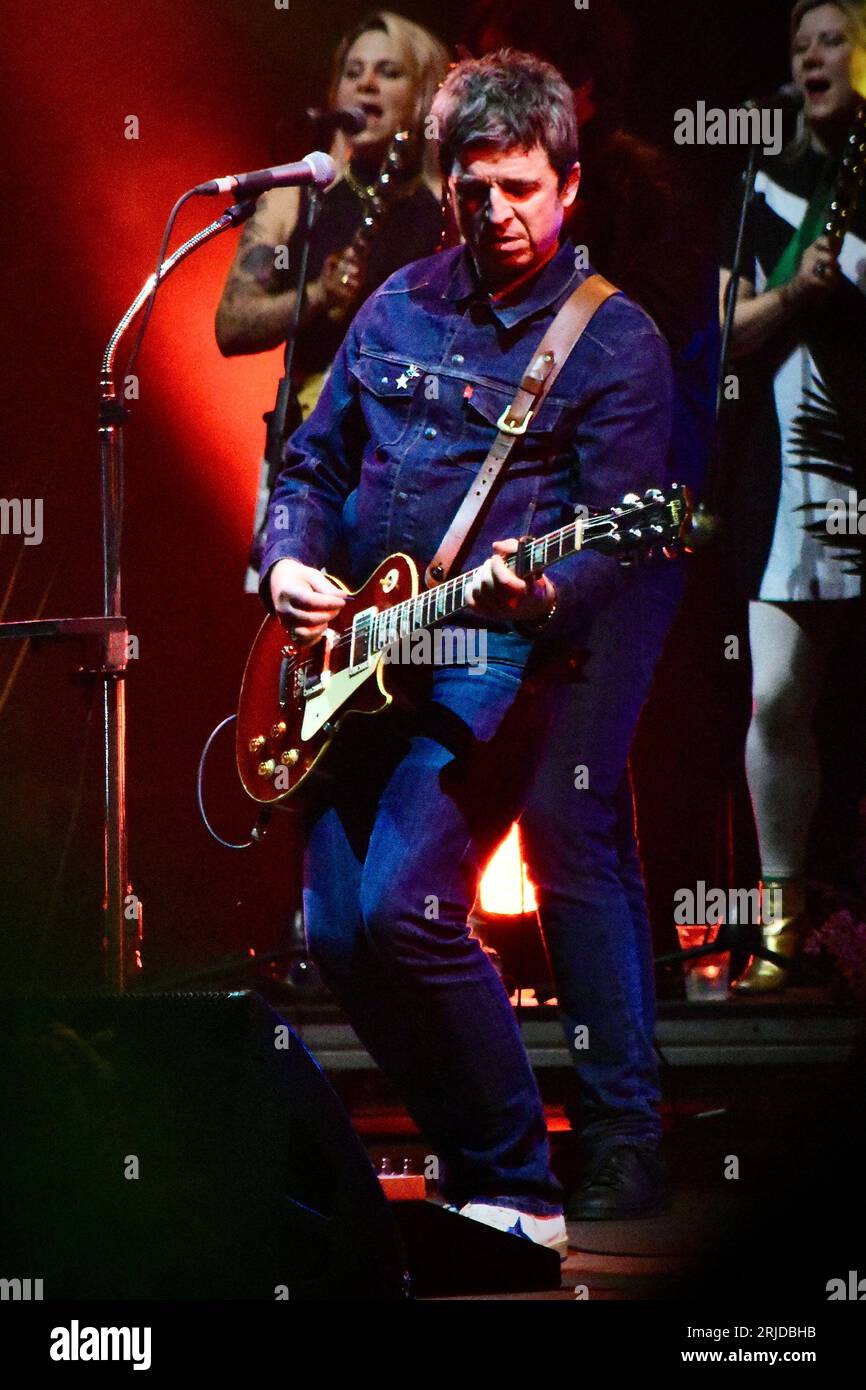 Noel Gallagher nella foto come High Flying Birds di Noel Gallagher headliner dell'Hardwick Festival nell'agosto 2023. Credito: James Hind/Alamy Stock Photo. Foto Stock