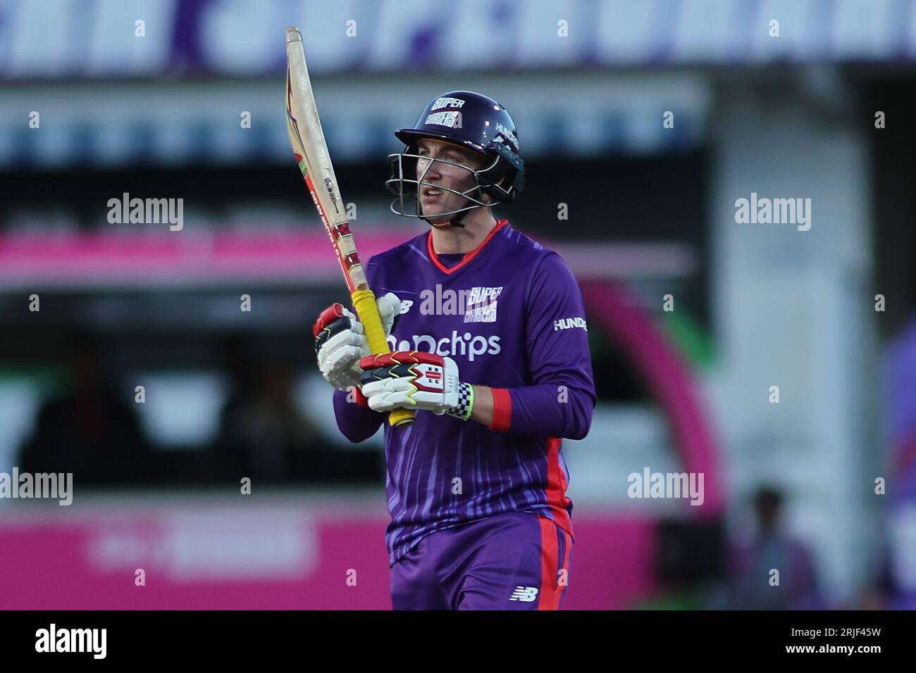 Clean Slate Headingley Stadium, Leeds, West Yorkshire, Regno Unito. 22 agosto 2023. Northern Superchargers contro Welsh Fire durante la Hundred Double Header allo stadio Clean Slate Headingley. Of Northern Superchargers Credit: Touchlinepics/Alamy Live News Foto Stock