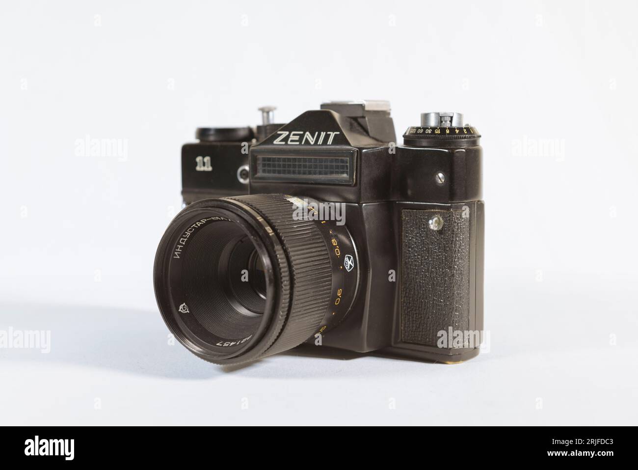 Hasselt. Limburg - Belgio 02-11-2020.camera d'epoca ZENIT-11. Vista generale dalla parte anteriore. Tracce di tempo, graffi e polvere. Foto Stock