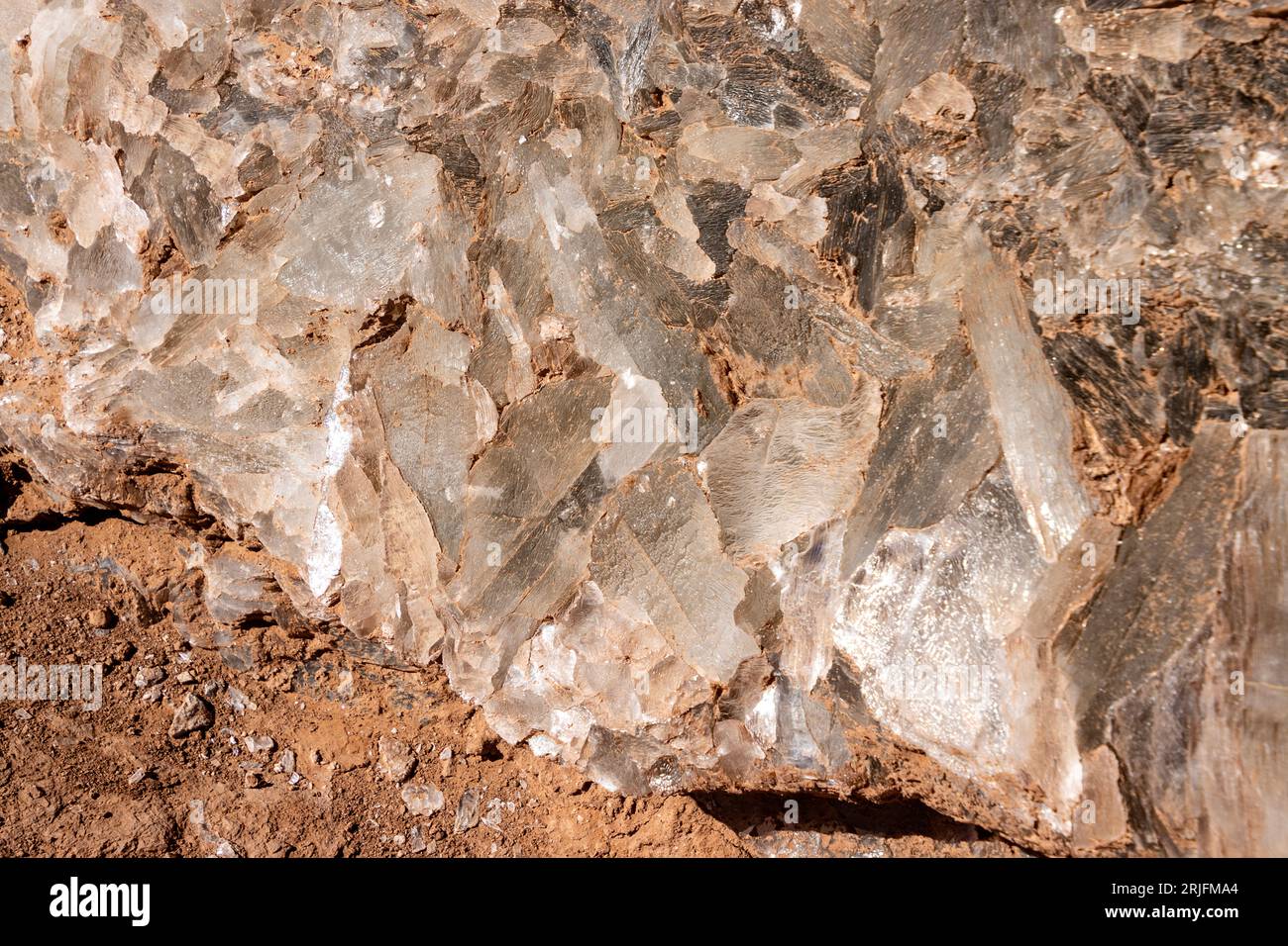 Splendide formazioni rocciose nel Capital Reef National Park, Utah, Stati Uniti. Queste lastre di vetro naturale compongono Glass Mountain Foto Stock
