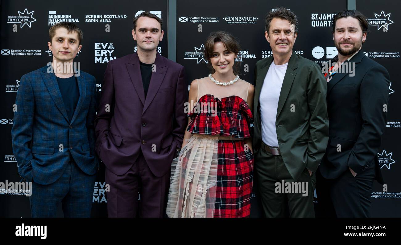 Edimburgo, Scozia, Regno Unito, 22 agosto 2023. Edinburgh International Film Festival all'Everyman Cinema: Membri del cast del film Kill About a Hunting Trip. Nella foto: Calum Ross, Brian Vernel, Joanne Thomson, Paul Higgins, Daniel Portman. Crediti: Sally Anderson/Alamy Live News Foto Stock