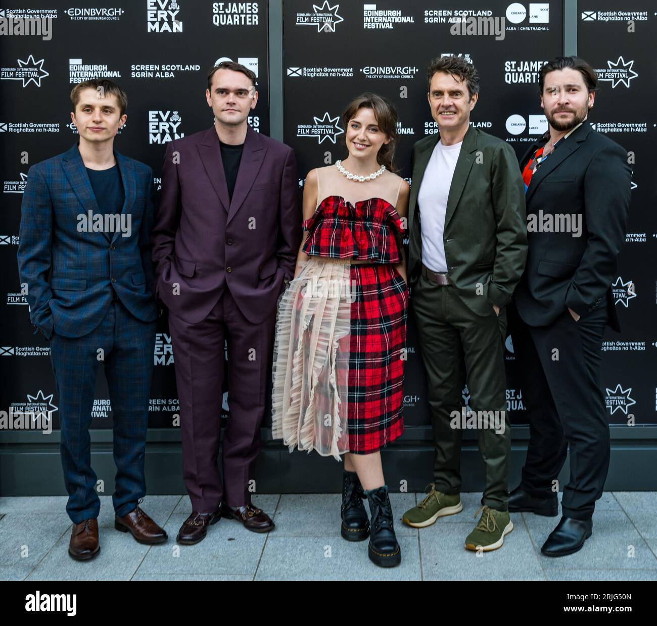 Edimburgo, Scozia, Regno Unito, 22 agosto 2023. Edinburgh International Film Festival all'Everyman Cinema: Membri del cast del film Kill About a Hunting Trip. Nella foto: Calum Ross, Brian Vernel, Joanne Thomson, Paul Higgins, Daniel Portman. Crediti: Sally Anderson/Alamy Live News Foto Stock