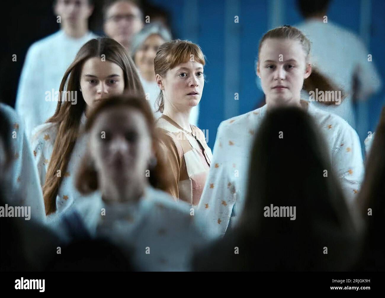 SALA INSEGNANTI, (alias DAS LEHRERZIMMER), Leonie Benesch (centro), 2023. © Sony Pictures Classics /Courtesy Everett Collection Foto Stock