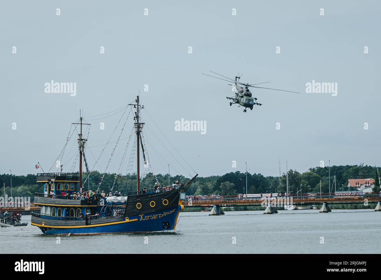 Dziwnow, Wroclaw, Polonia. 22 agosto 2023. Il 22 agosto 2023, a DziwnÃ³w si è svolta una presentazione della nuova squadra di combattimento dell'unità militare di Formoza. Tenente generale Wlodzimierz Potasinski. In questa occasione, è stato presentato uno spettacolo dinamico come parte di un esercizio episodico, che includerà, tra l'altro, un'azione diretta, VBSS (Visit Boarding Search and Sequestzure), ossia la presa in carico di una nave dirottata da sconosciuti e armati autori. (Immagine di credito: © Krzysztof Zatycki/ZUMA Press Wire) SOLO USO EDITORIALE! Non per USO commerciale! Foto Stock