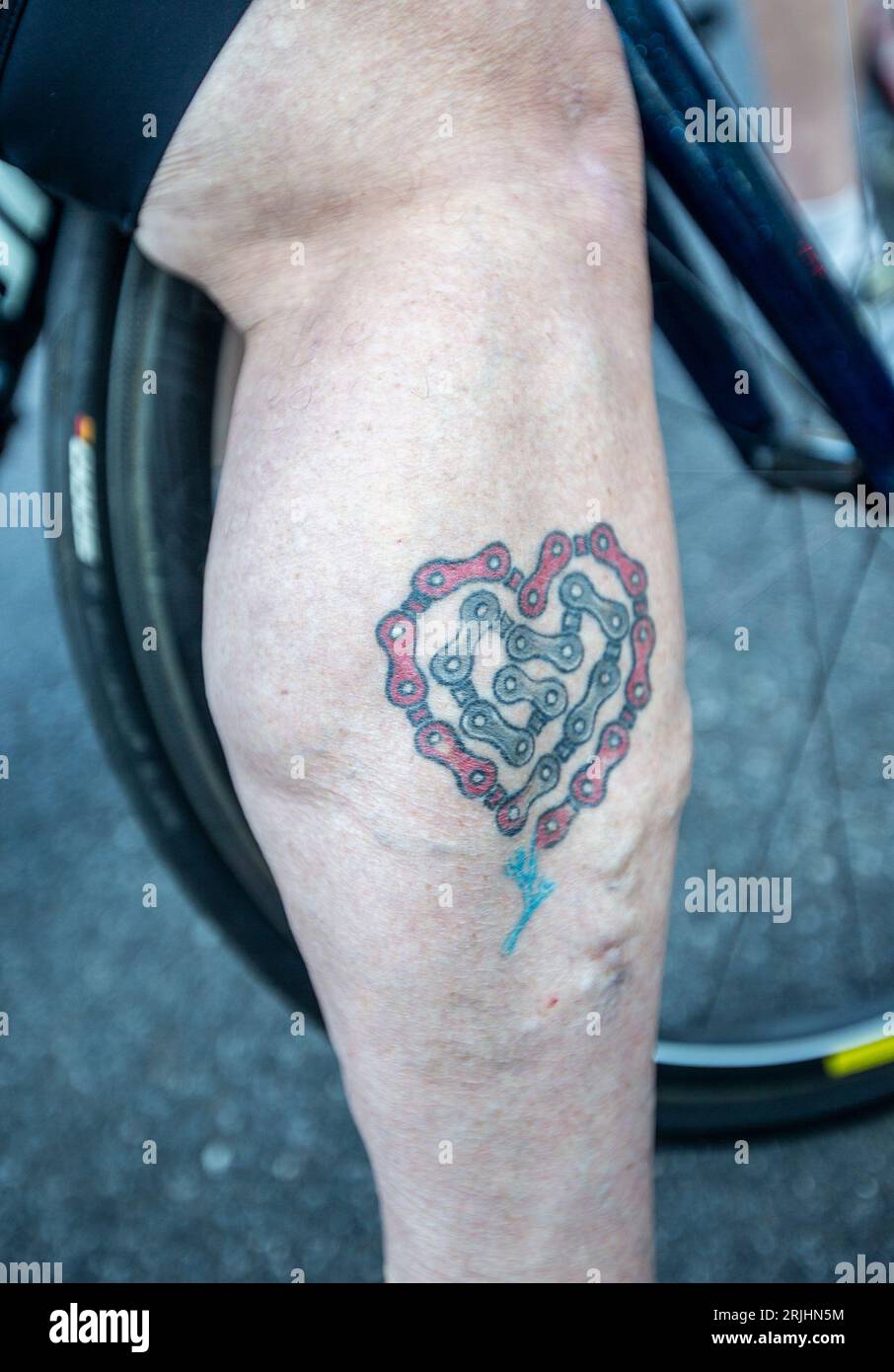 Cycling tattoo immagini e fotografie stock ad alta risoluzione - Alamy