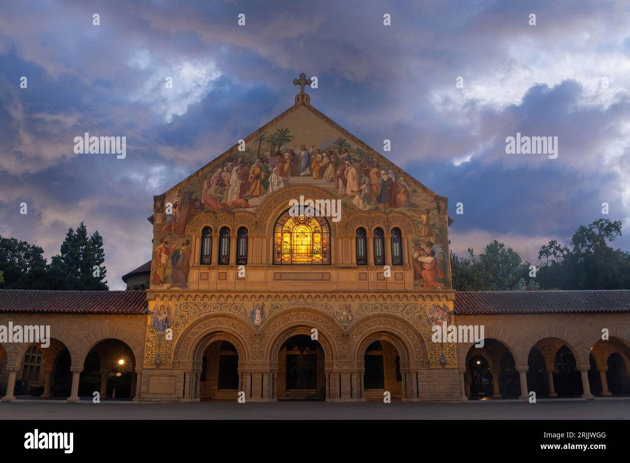 Stanford Memorial Church con Aminous Sky al Twilight. Foto Stock