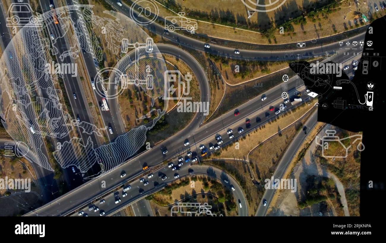 Veicoli intelligenti autovetture che comunicano ai Logistic Autonomous Delivery veicoli IoT GPS Tracking satellite 5G Smart Roads Traffic Road Junction Foto Stock