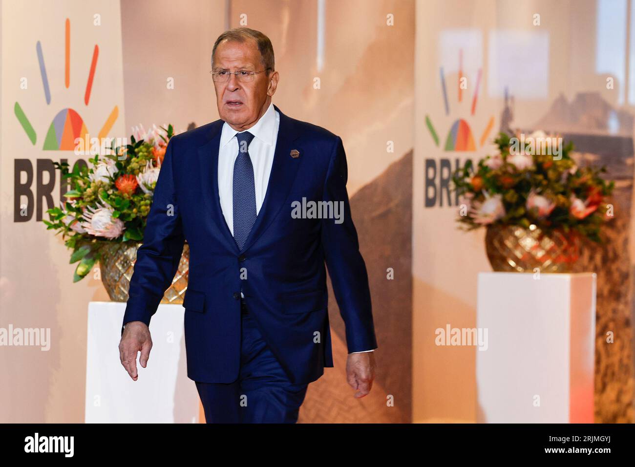 Johannesburg, Sudafrica. 23 agosto 2023. Il ministro degli Esteri russo Sergei Lavrov arriva al vertice BRICS 2023 al Sandton Convention Centre di Johannesburg il 23 agosto 2023. Foto piscina di Gianluigi Guercia/UPI credito: UPI/Alamy Live News Foto Stock