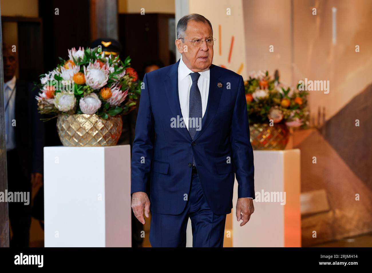 Johannesburg, Sudafrica. 23 agosto 2023. Il ministro degli Esteri russo Sergei Lavrov arriva al vertice BRICS 2023 al Sandton Convention Centre di Johannesburg il 23 agosto 2023. Foto piscina di Gianluigi Guercia/UPI credito: UPI/Alamy Live News Foto Stock