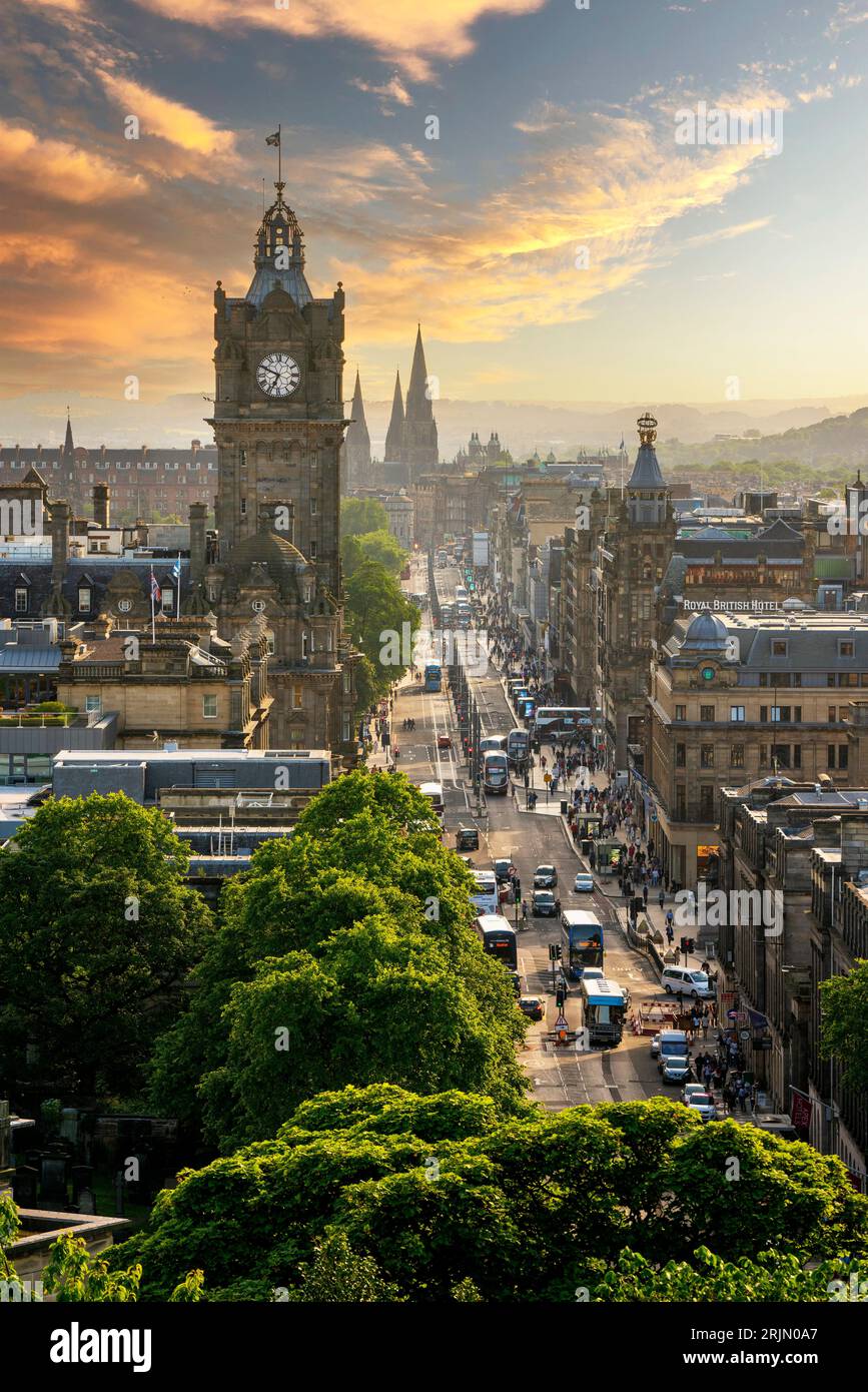Balmoral Clock Tower and Princes Street, Edimburgo Scozia Gran Bretagna Regno Unito, Regno Unito, Europa Scozia Gran Bretagna Regno Unito, Foto Stock
