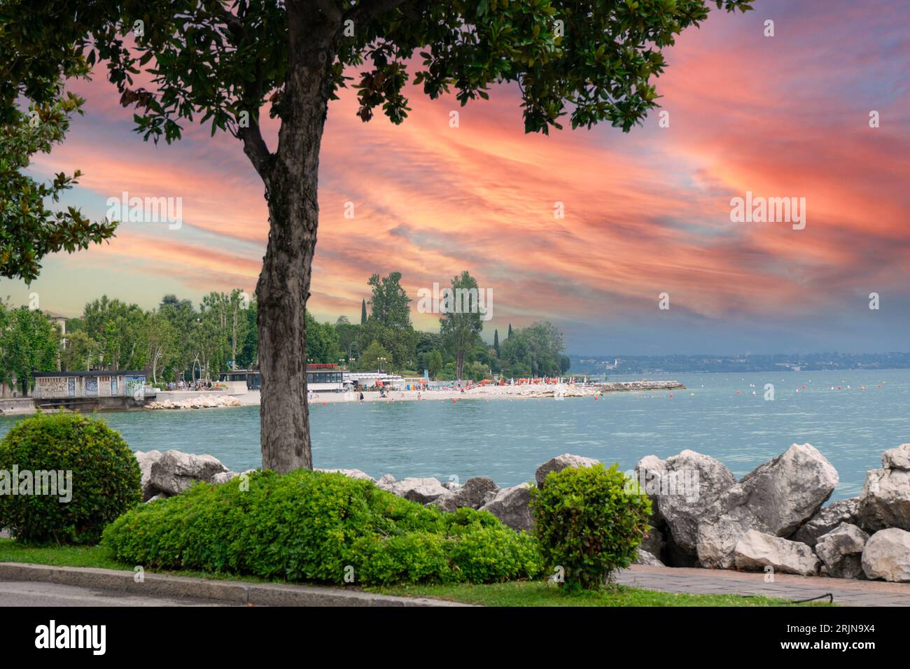 tramonto sul lago di garda, italia Foto Stock