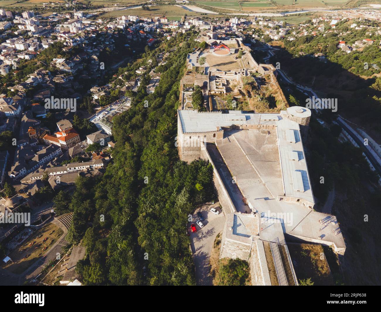 Castello di Gjirokaster in Albania da Drone Foto Stock