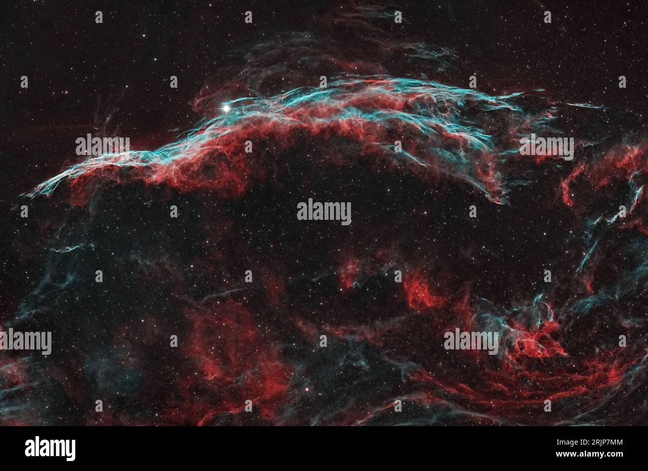 The Western Veil Nebula (NGC 6960), supernova residuo all'interno della costellazione Cygnus, fotografato dal Regno Unito Foto Stock