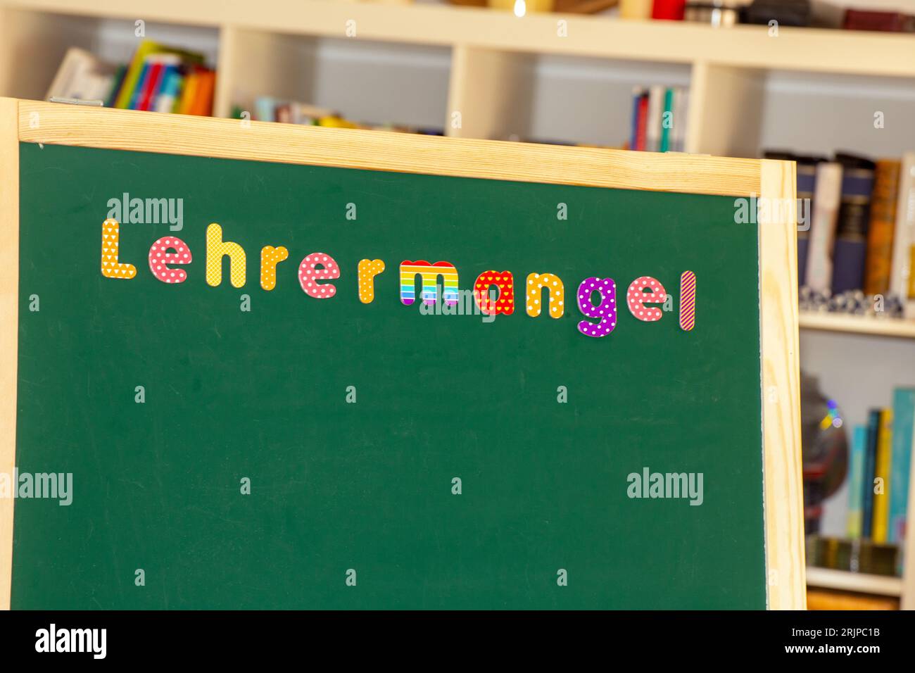Consiglio scolastico con l'iscrizione tedesca Teacher shortage (Lehrermangel), Symbolbild Foto Stock