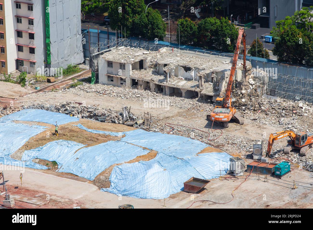 Primo piano del vecchio edificio residenziale pubblico in demolizione a Redhill Close, nuova pianificazione urbana in corso per soddisfare la domanda di alloggi a Singapore. Foto Stock