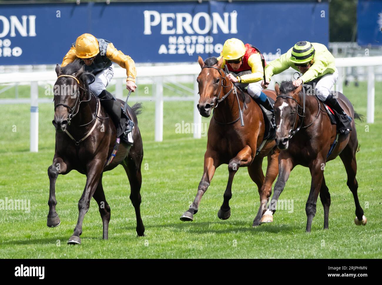 Indian Run e il fantino Daniel Tudhope vincono la prima gara del King George vi e della Queen Elizabeth QIPCO Stakes Day, per l'allenatore Eve Johnson Houghton, Ascot. Foto Stock