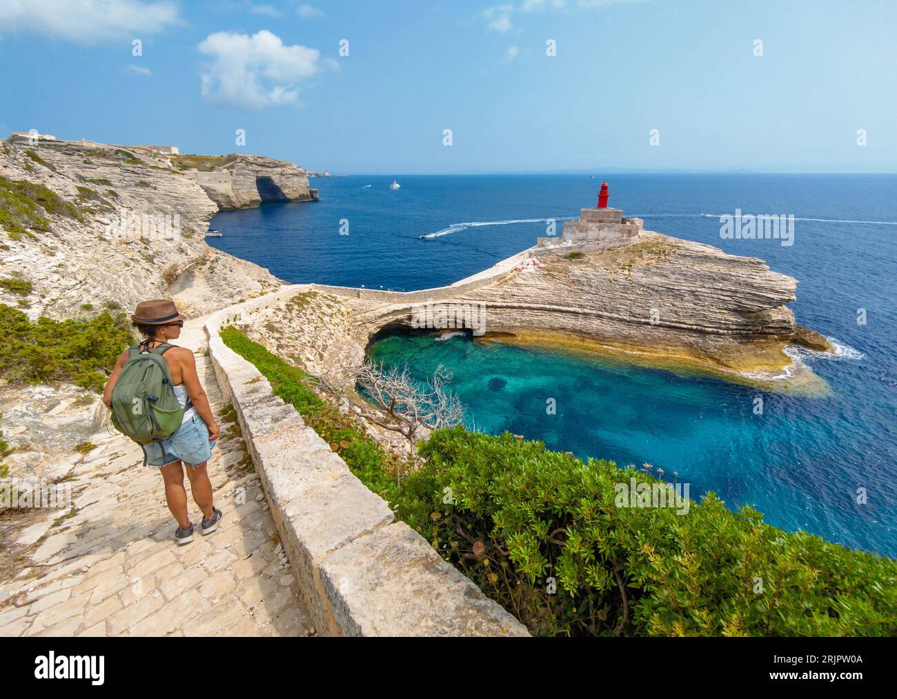 Bonifacio (Corsica, Francia) - la Corsica è una grande isola francese nel Mediterraneo, accanto all'Italia. Qui la città di Bonifacio con le plages Fazzio, Sant'Antonio Foto Stock