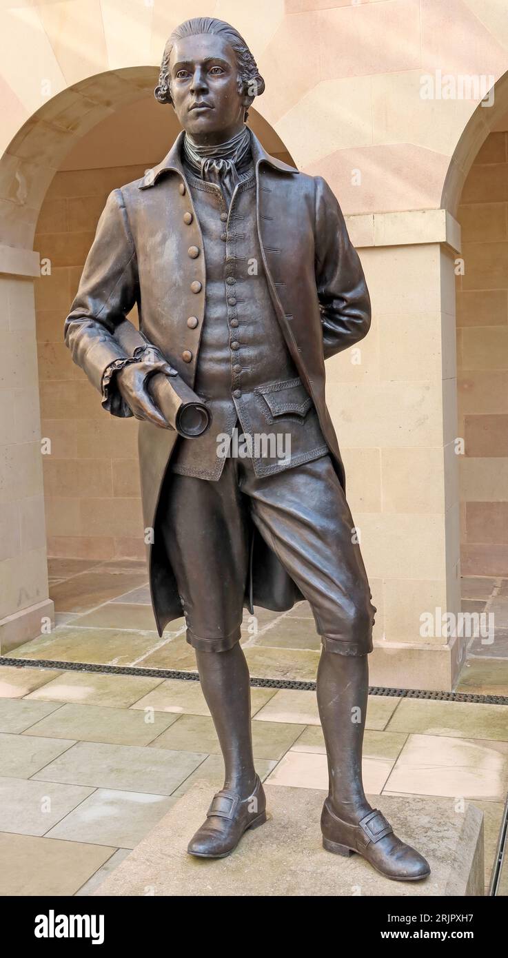 William Cavendish (1748–1811), V duca di Devonshire statua di bronzo, George Street, Buxton, High Peak, Derbyshire, INGHILTERRA , REGNO UNITO, SK17 6BH Foto Stock