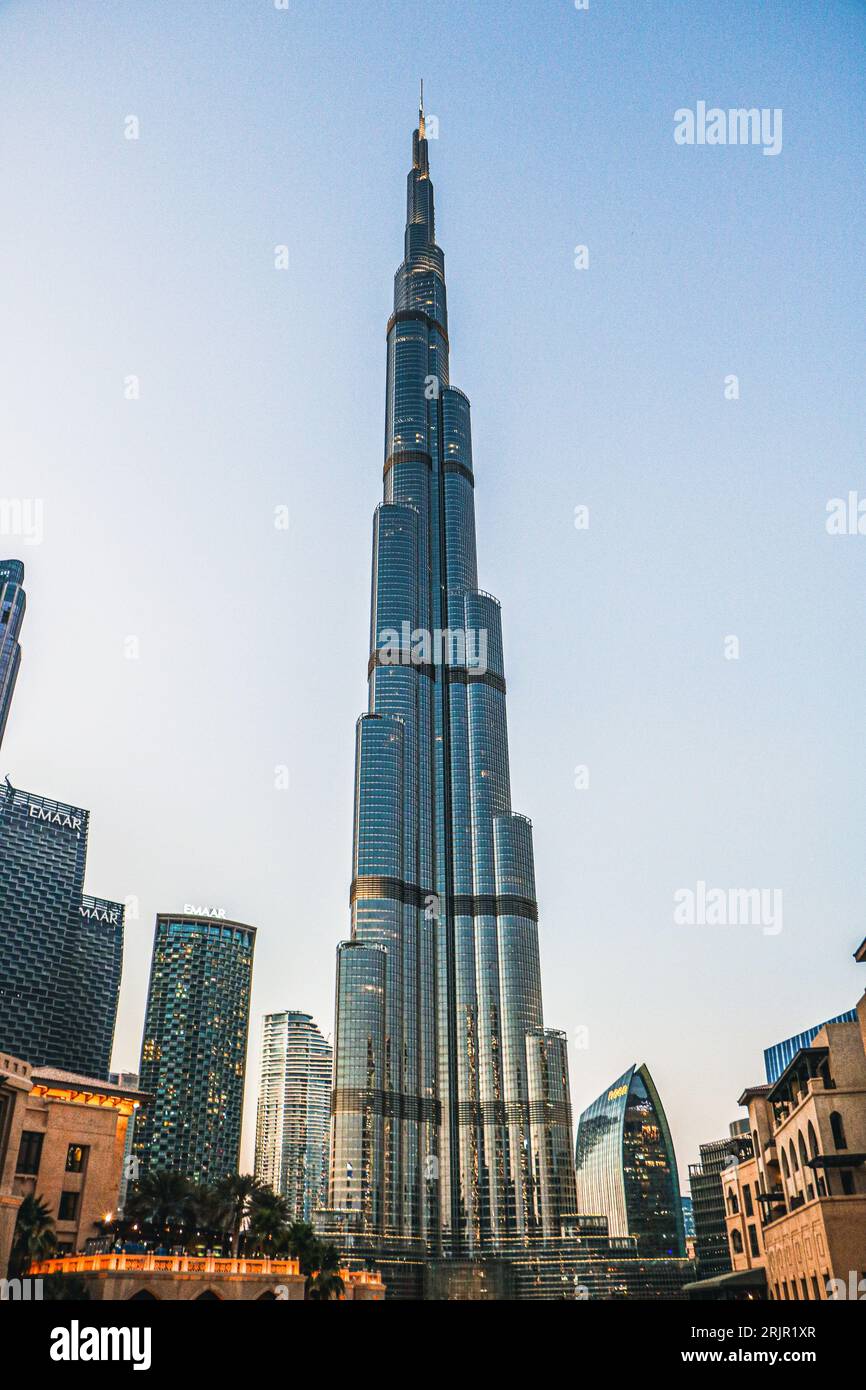 Una vista aerea mozzafiato del Burj Khalifa, un grattacielo situato nel cuore di Dubai, Emirati Arabi Uniti Foto Stock