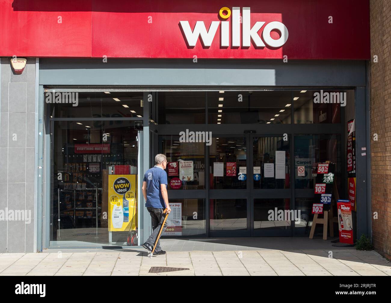 Yiewsley, West Drayton, London Borough of Hillingdon. REGNO UNITO. 23 agosto 2023. Un negozio Wilko a West Drayton. Wilko ha ridotto parte delle sue azioni dal 50% al 10%. Il futuro dei negozi nel Regno Unito rimane incerto dopo che la società ha presentato istanza di amministrazione. Credito: Maureen McLean/Alamy Live News Foto Stock