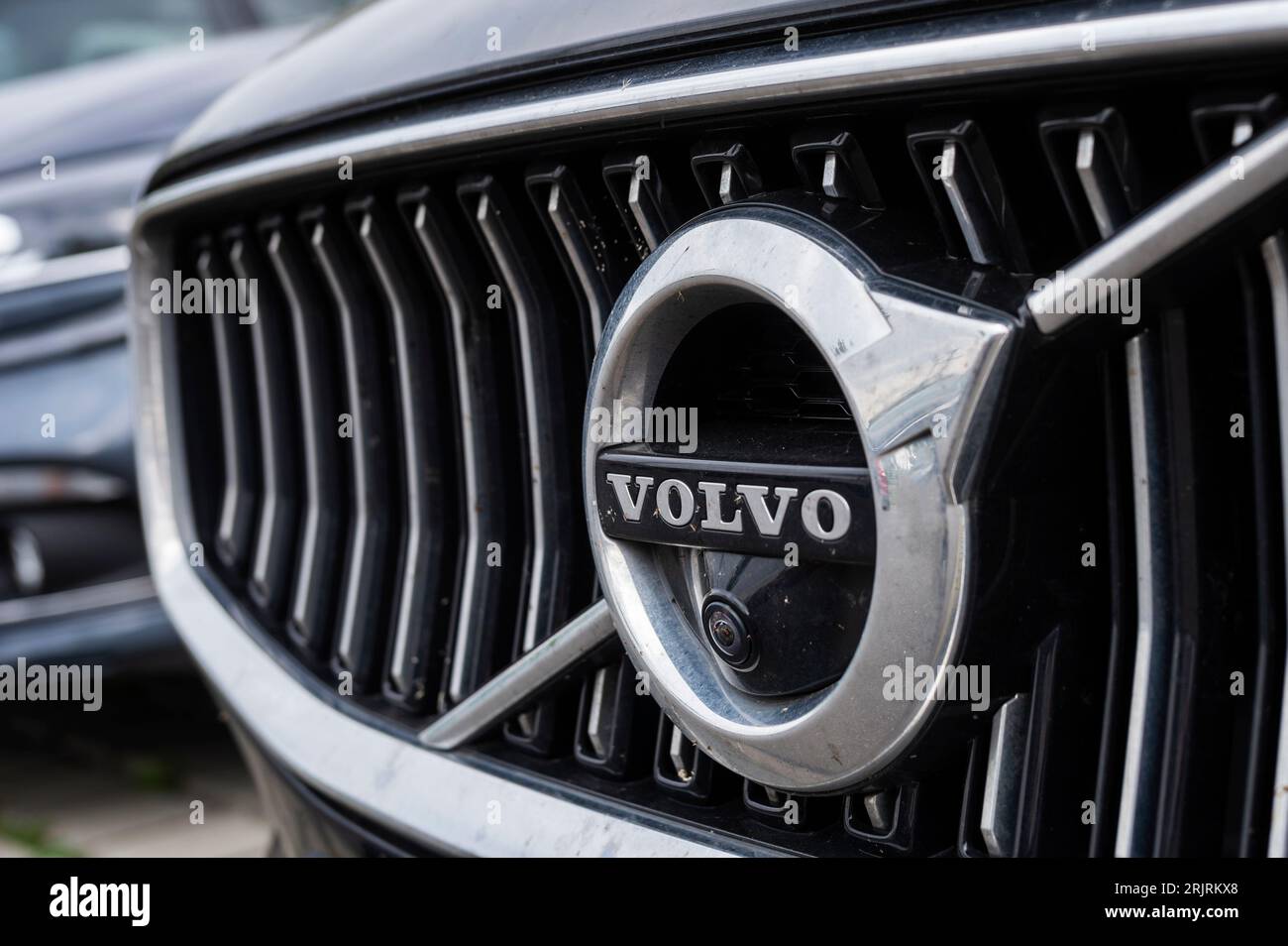 Germania , Cottbus , 22.08.2023 , Logo Volvo nella griglia del radiatore Foto Stock