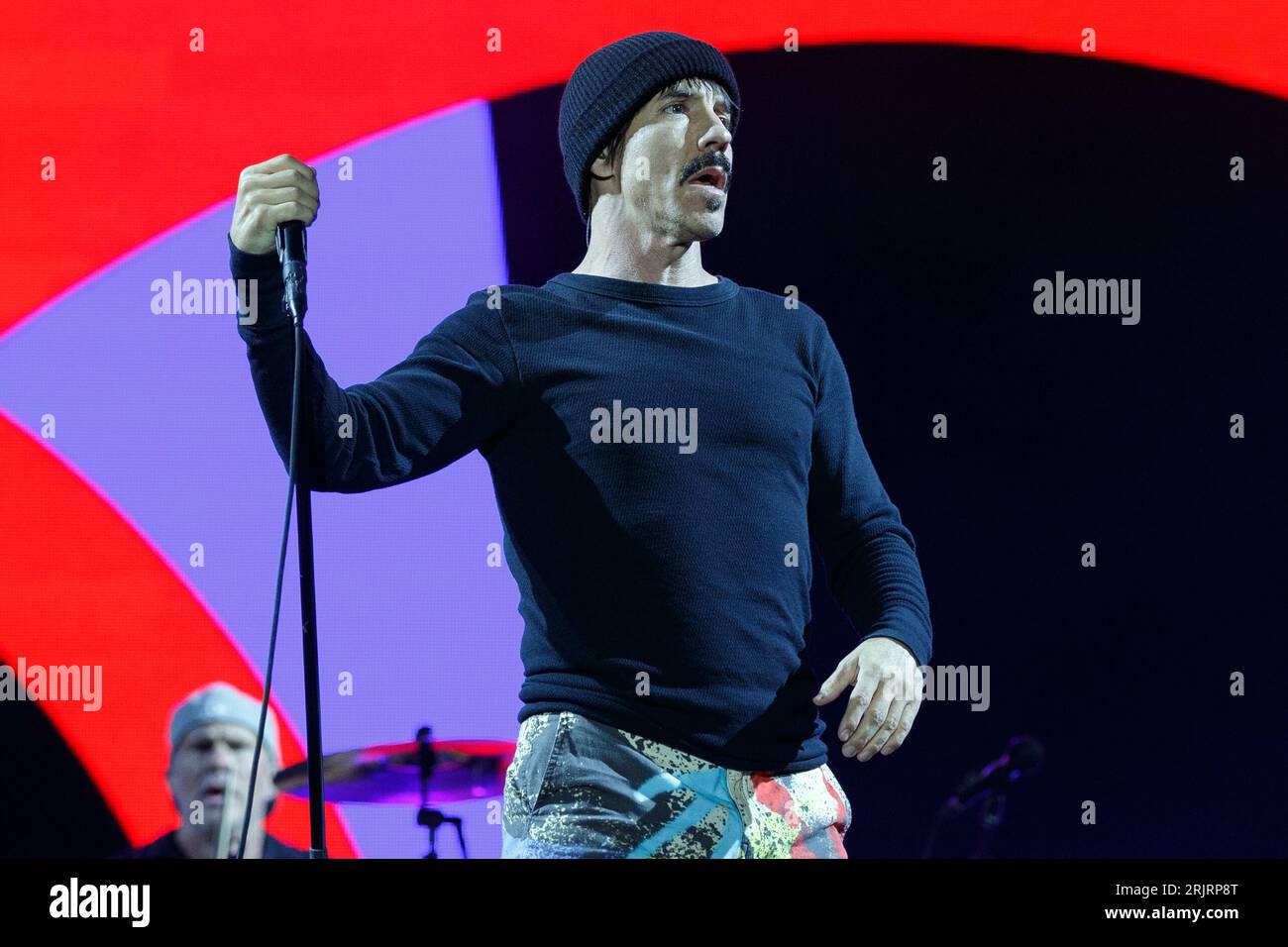 Anthony Kiedis dei Red Hot Chili Peppers durante una performance dal vivo al Leeds Festival 2016 a Leeds, in Inghilterra. I Red Hot Chili Peppers sono stati il gruppo principale nell'ultimo giorno del festival. Foto Stock