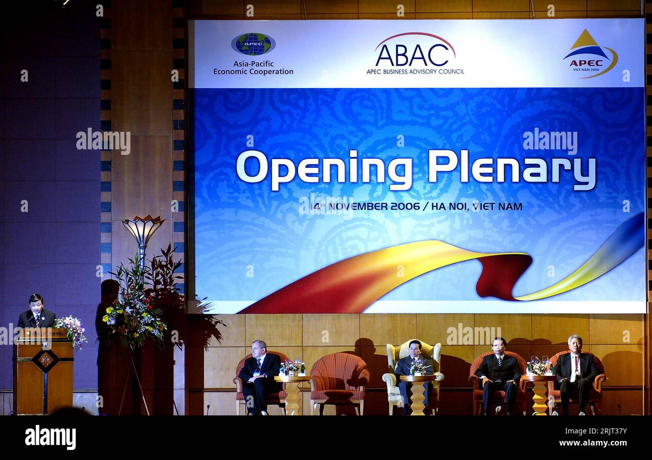 Bildnummer: 51549996 Datum: 14.11.2006 Copyright: imago/Xinhua Eröffnung des - APEC Business Advisory Council - in Hanoi - PUBLICATIONxNOTxINxCHN, Personen; 2006, Hanoi, Politiker, Politik, ABAC, Konferenzen, Schriftzug, Plenaria di apertura; , quer, Kbdig, totale, Vietnam, , Foto Stock